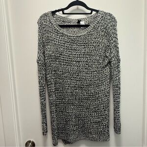 🍀30% H&M Black and White Crew Neck Long Loose Sweater